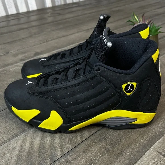 Nike Air Jordan Retro 14 Thunder 2014 Mens Sneakers Size 9.5 - Picture 2 of 7